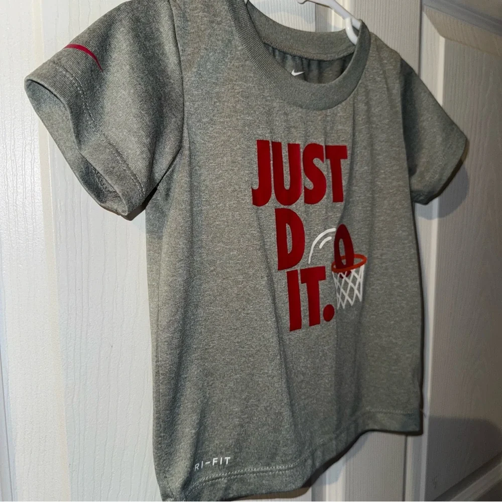 Nike Gray and Red Short Sleeve Tee with Sporty Graphic - Picture 3 of 5